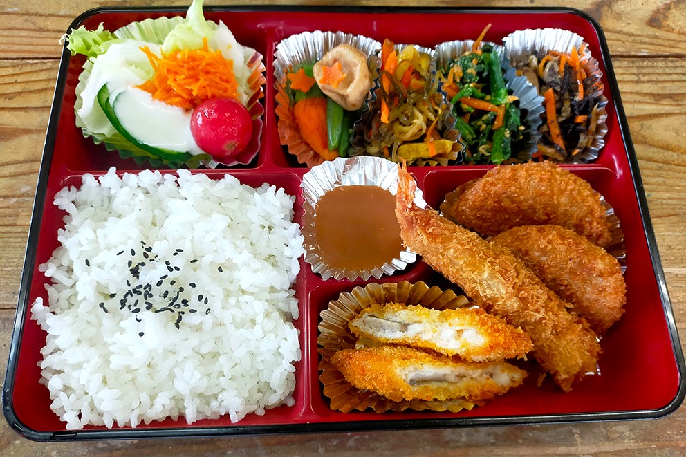 Outsourced bento box