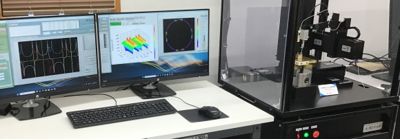 磁束密度測定・評価環境（PCと測定機）