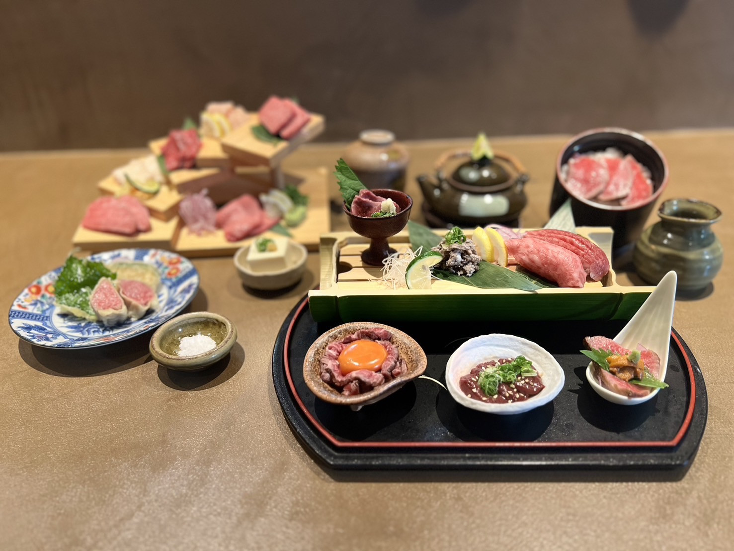 お肉の会席コースです