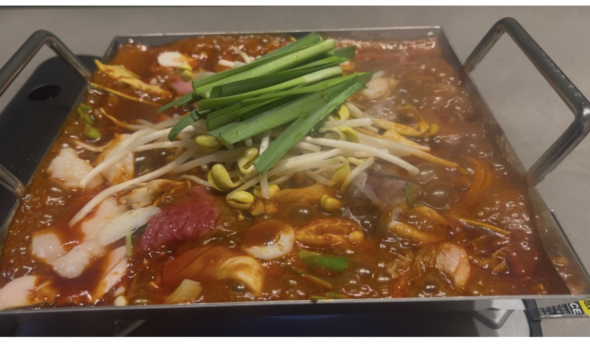 てっちゃん鍋      野菜の甘みとお肉の旨みが最高の組み合わせです！