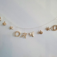 クリスマスをやさしく彩るストローガーランド