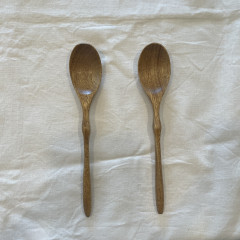 アカシアの木で作ったクラシカルなフォルムのディナースプーン