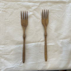 アカシアの木で作ったクラシカルなフォルムのディナーフォーク