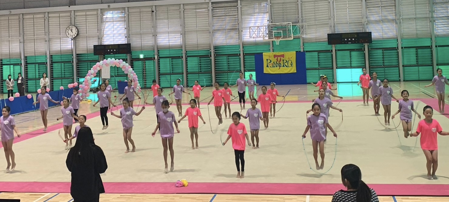 新体操　リボン　クラブ　小学生 江戸川区新体操クラブ 幼児、小学生、リボンやボールを使って楽しく