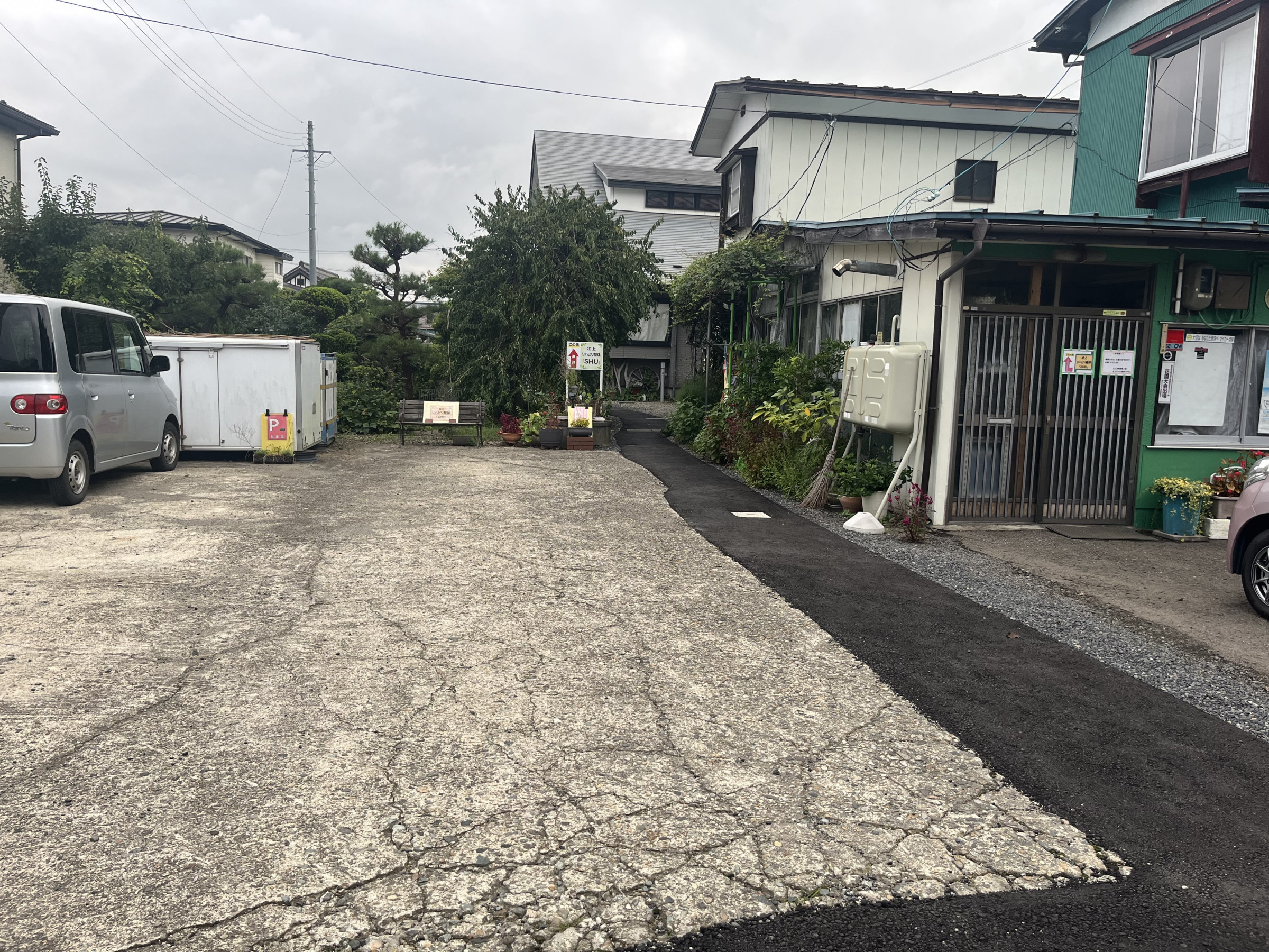 駐車場から玄関までの通路舗装しました。工事