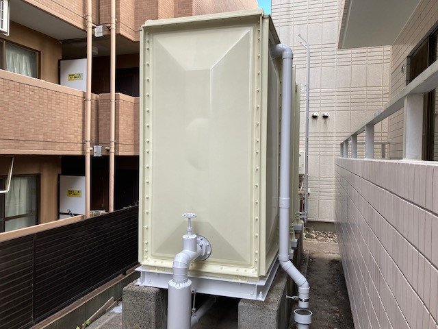 Ⅹ受水槽ＦＲＰ塗装 (2).jpg