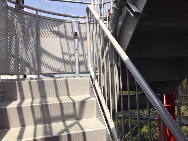 １鉄骨階段⑤上塗り.JPG