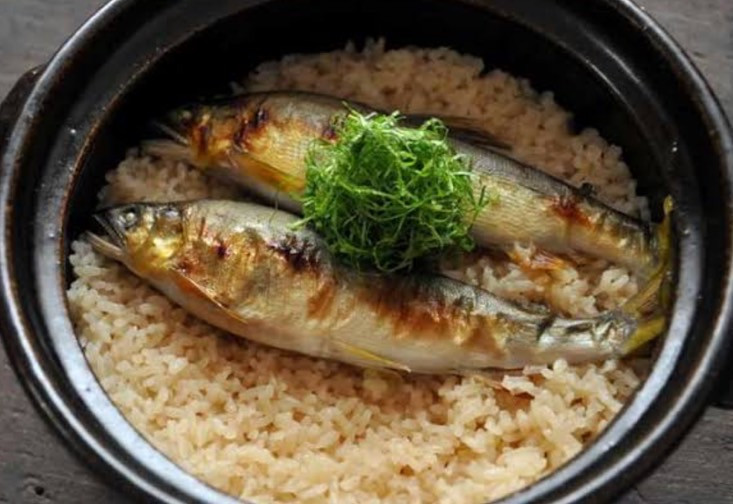 鮎の一夜干しととうもろこしの炊き込みご飯