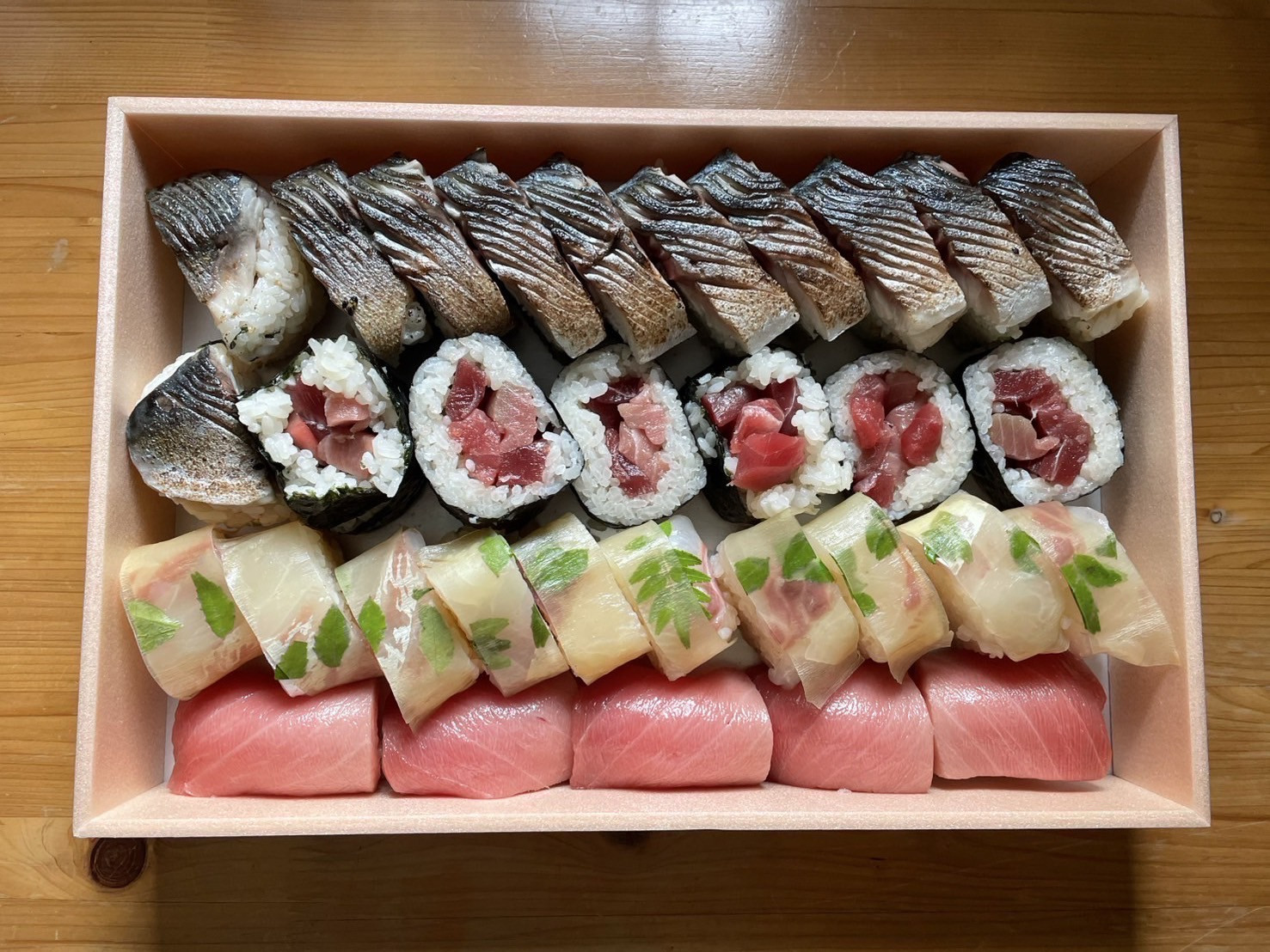お寿司盛り合わせ