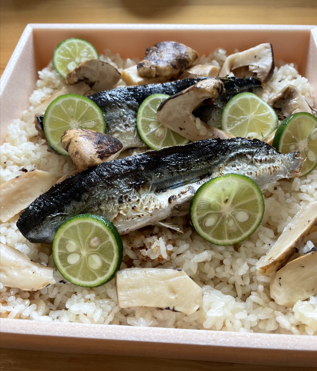 骨抜き秋刀魚と松茸の炊き込みご飯