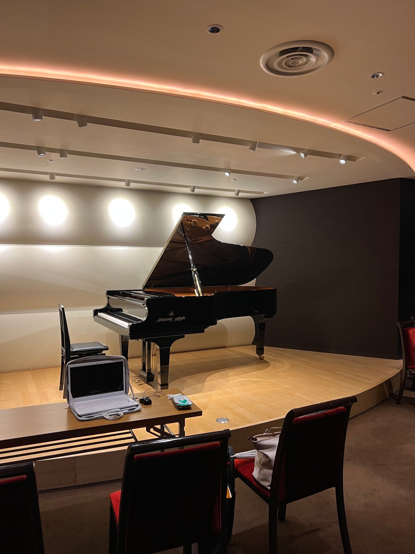 音大受験予定の生徒さまも対応可能。楽典・ソルフェージュ、音楽史等、ご相談ください。