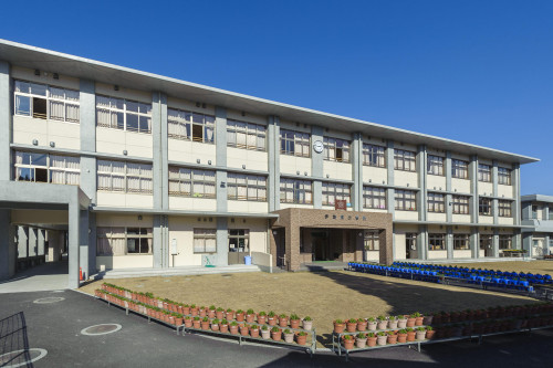 伊集院小学校校舎.jpg