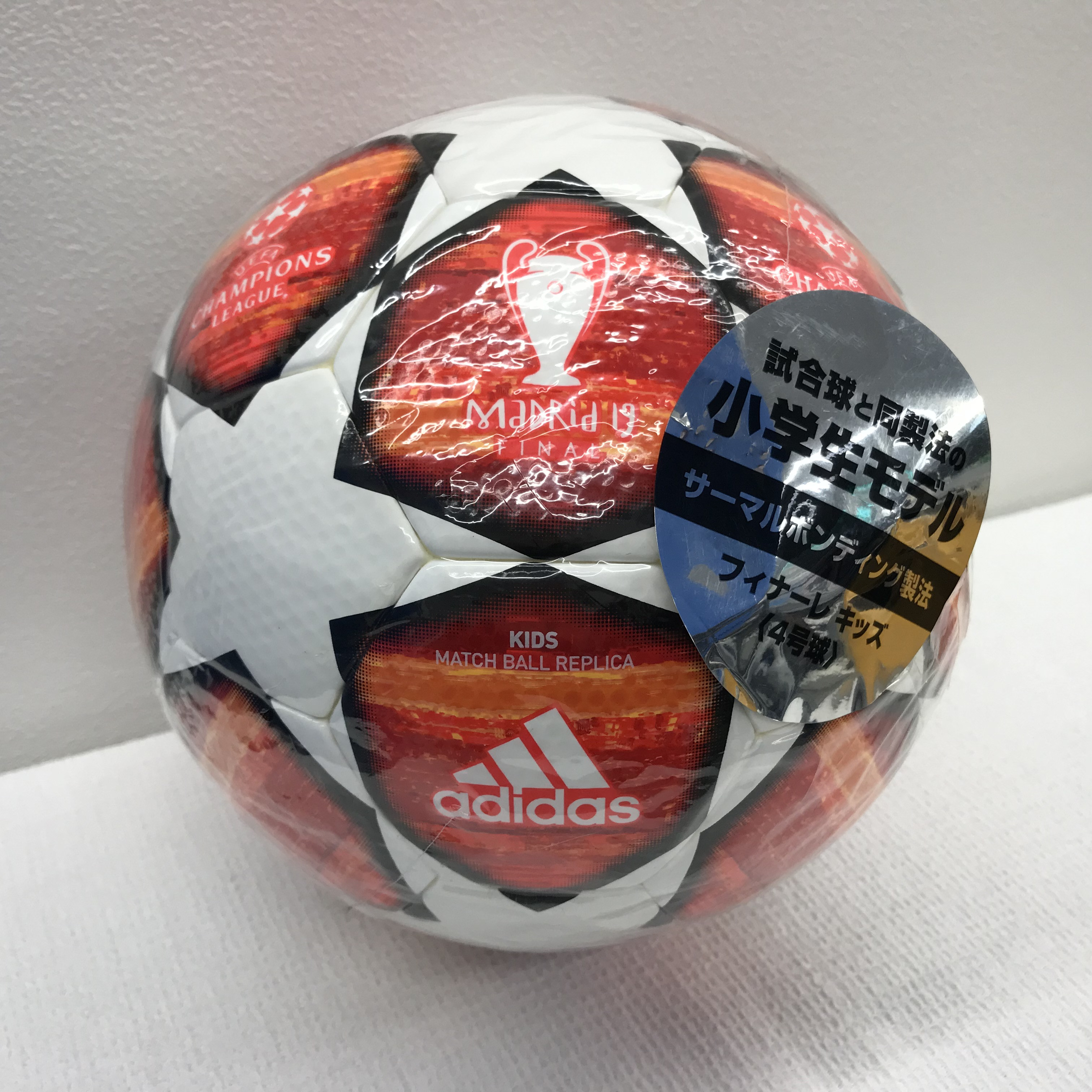 【adidas】サッカーボール4号球（AF4400MA）