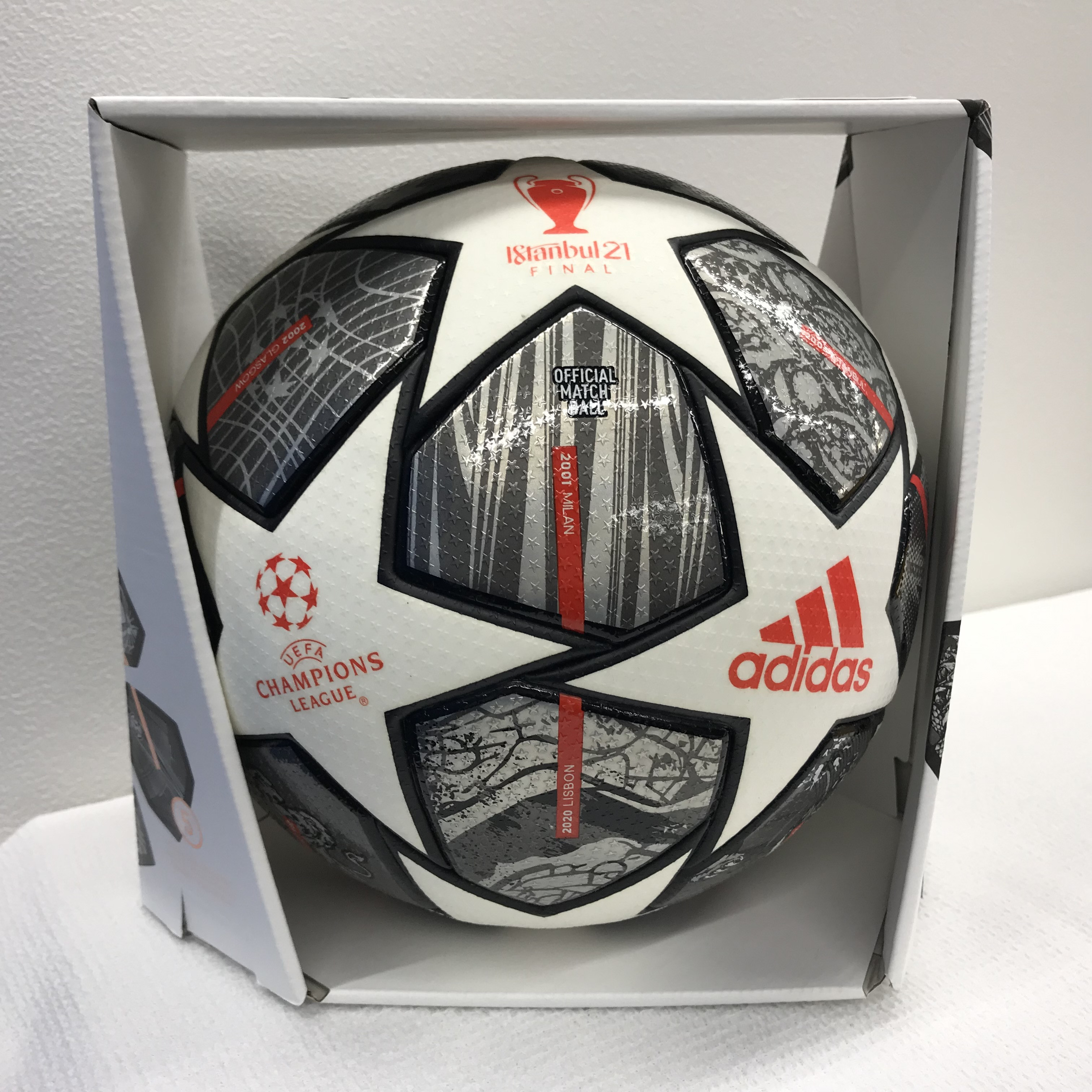 【adidas】サッカーボール5号球（AF5400TW）