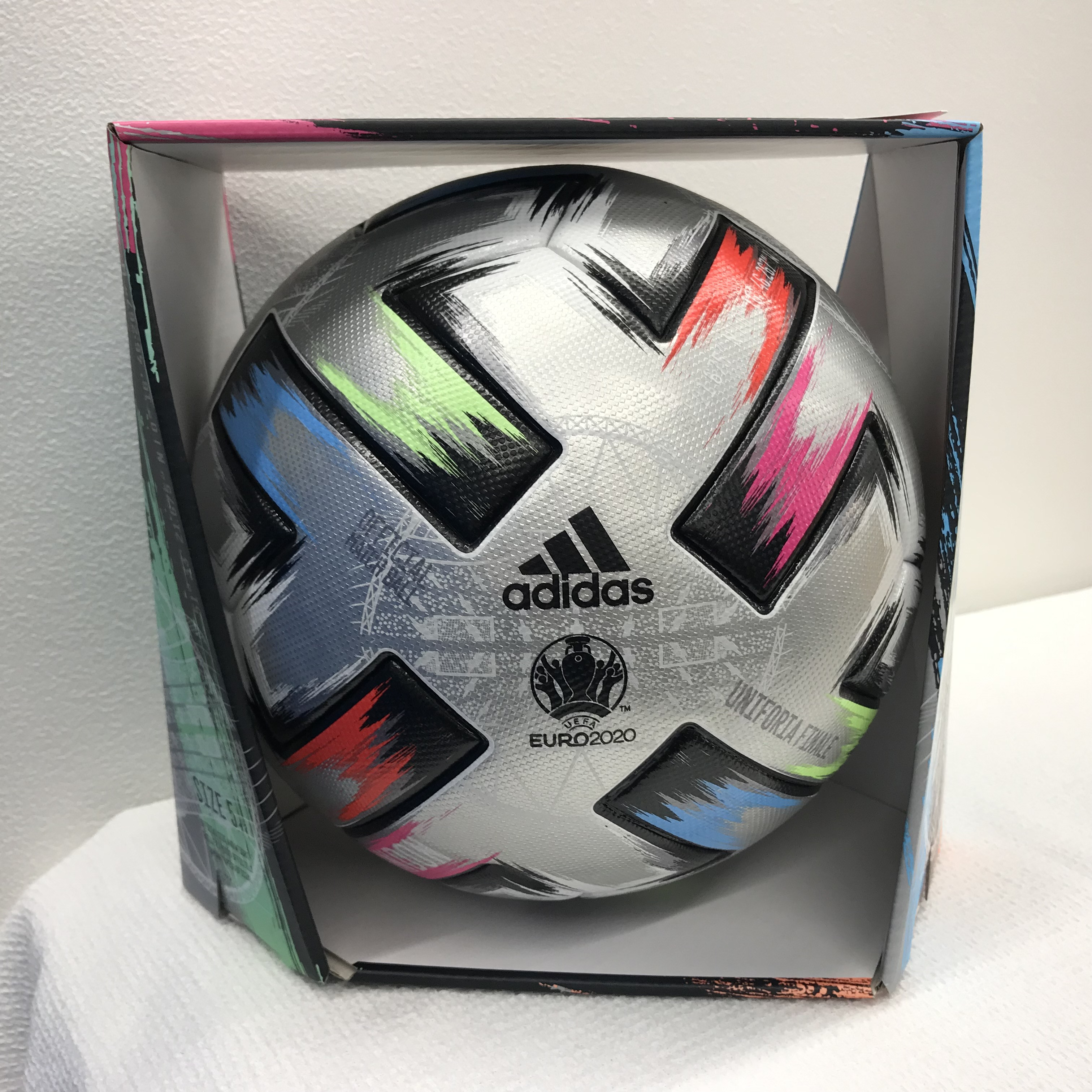 【adidas】サッカーボール5号球（AF525）