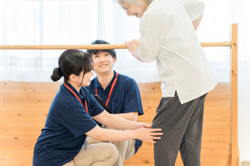 O脚矯正は美容だけじゃない。将来の転倒・介護予防にもつながります