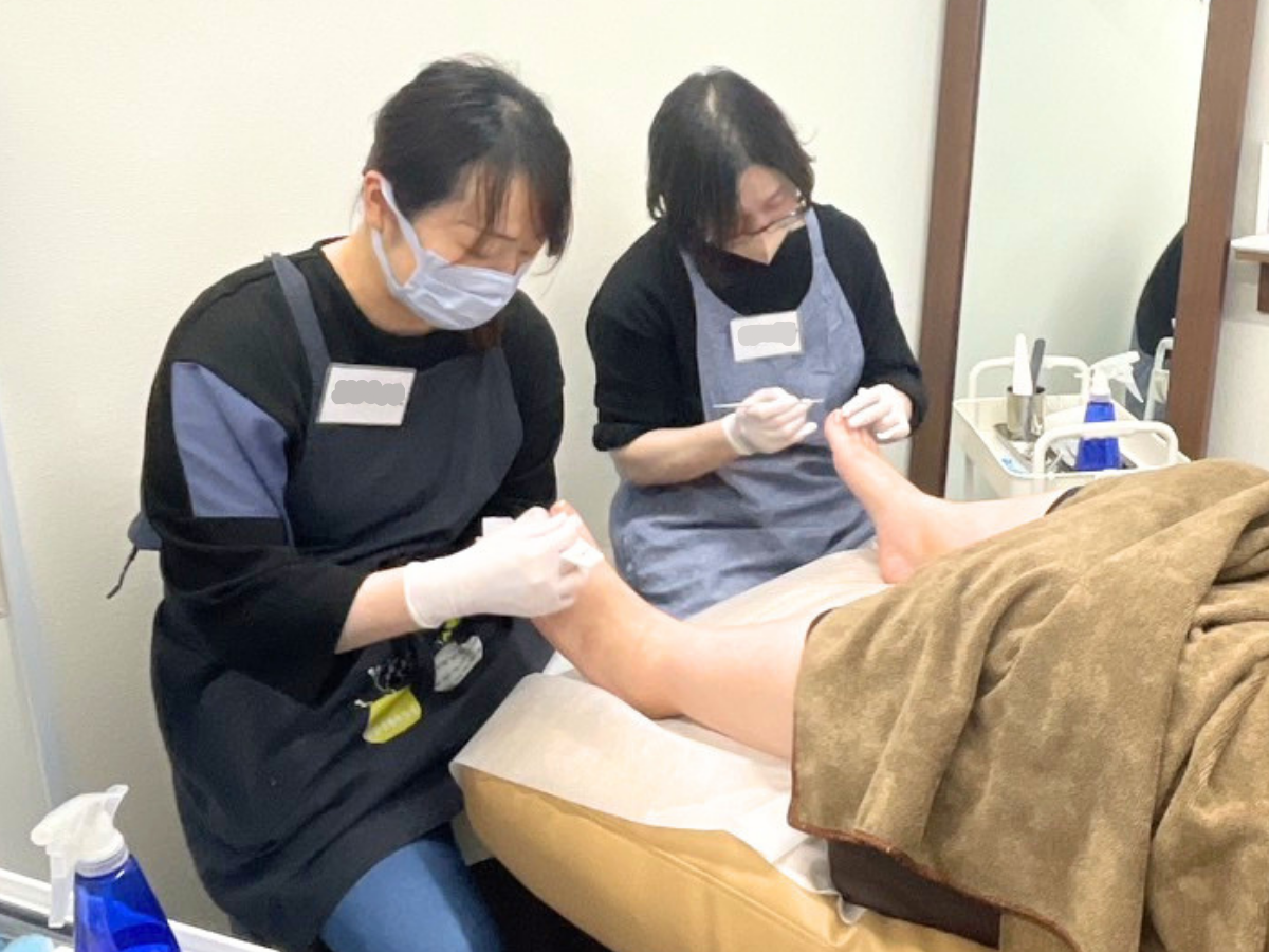 受講生による爪切り実習
