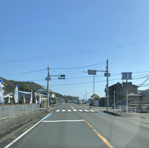 串本方面から来た場合は、浦神に入って2つ目の信号を左折することになります。