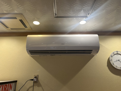 龍ヶ崎市のお客様より業務用壁掛けエアコンの入れ替えのご依頼を頂きました。