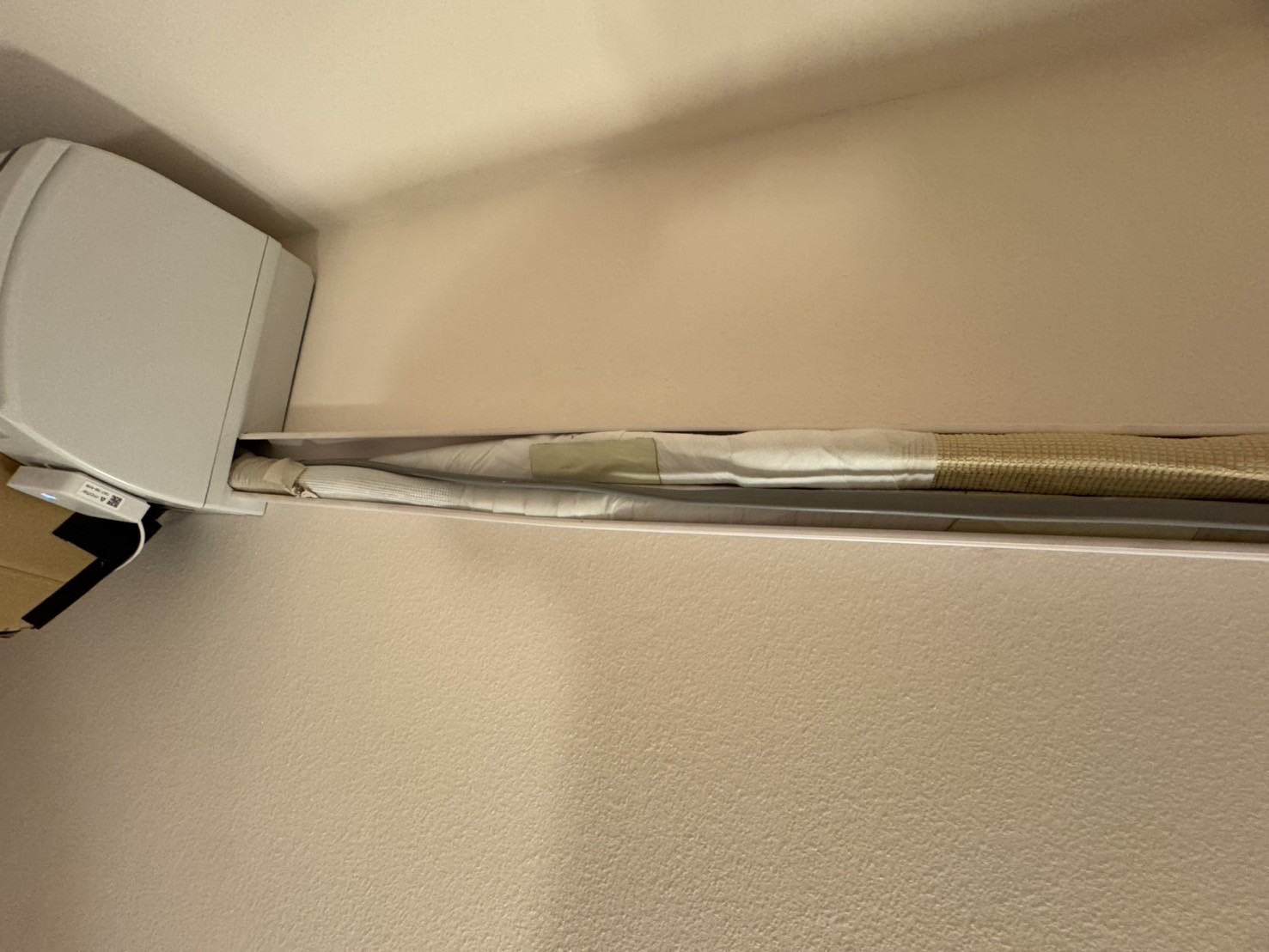 配管の結露にお悩みのお客様からご依頼を頂きました。