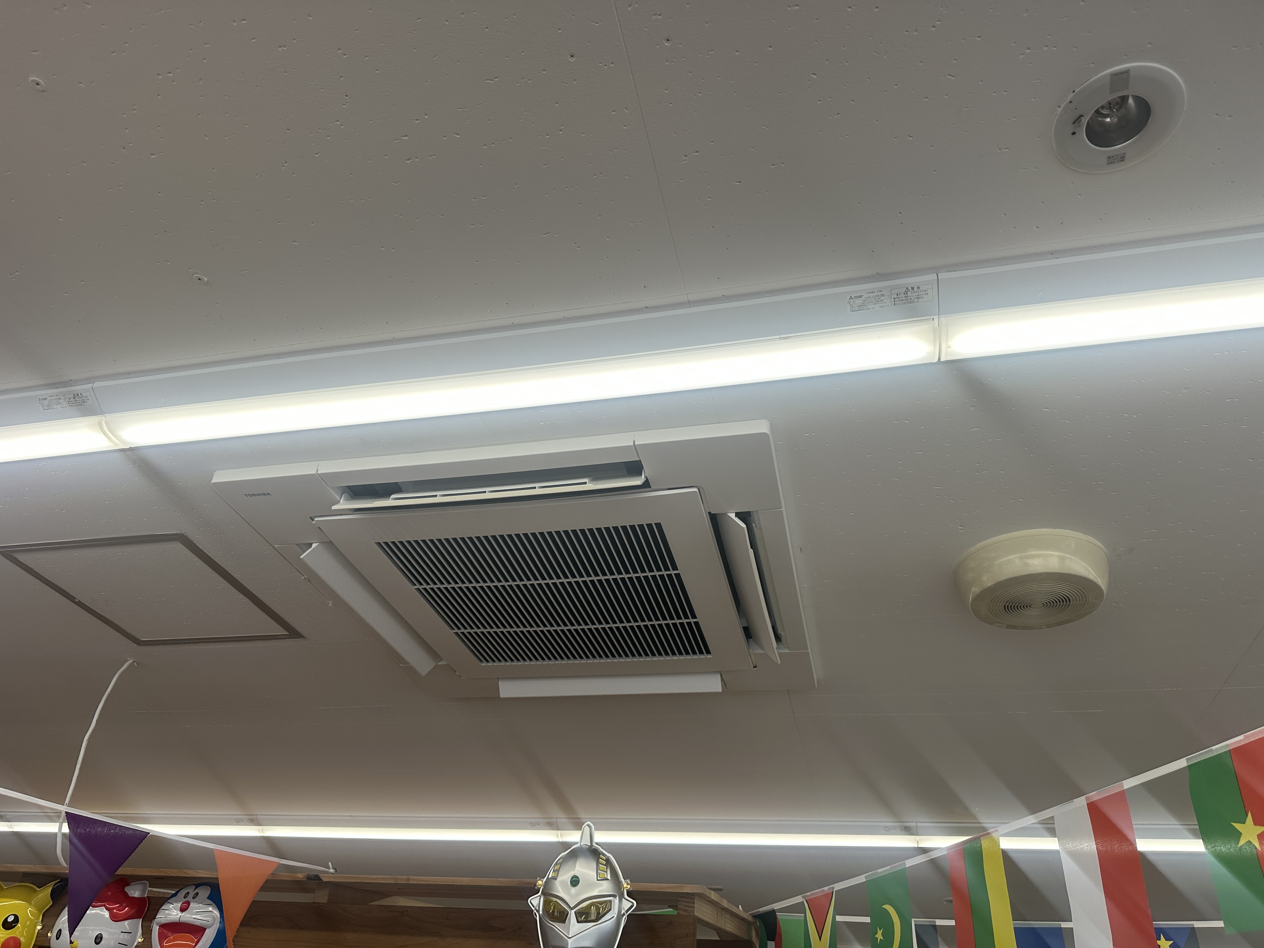 龍ヶ崎市の店舗様より業務用エアコン入れ替え工事のご依頼を頂きました。