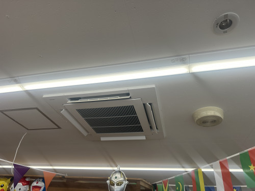 龍ヶ崎市の店舗様より業務用エアコン入れ替え工事のご依頼を頂きました。
