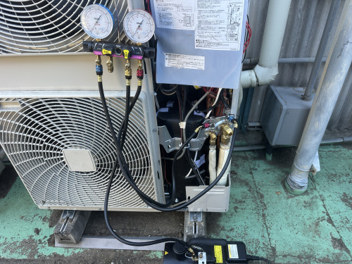 つくば市の法人様より業務用エアコン入れ替え工事のご依頼を頂きました。