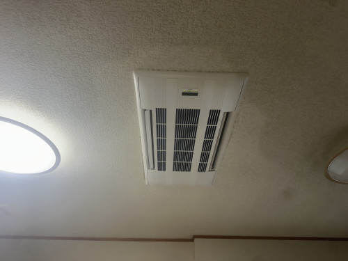 つくば市のお客様よりハウジングエアコン入れ替え工事のご依頼を頂きました。