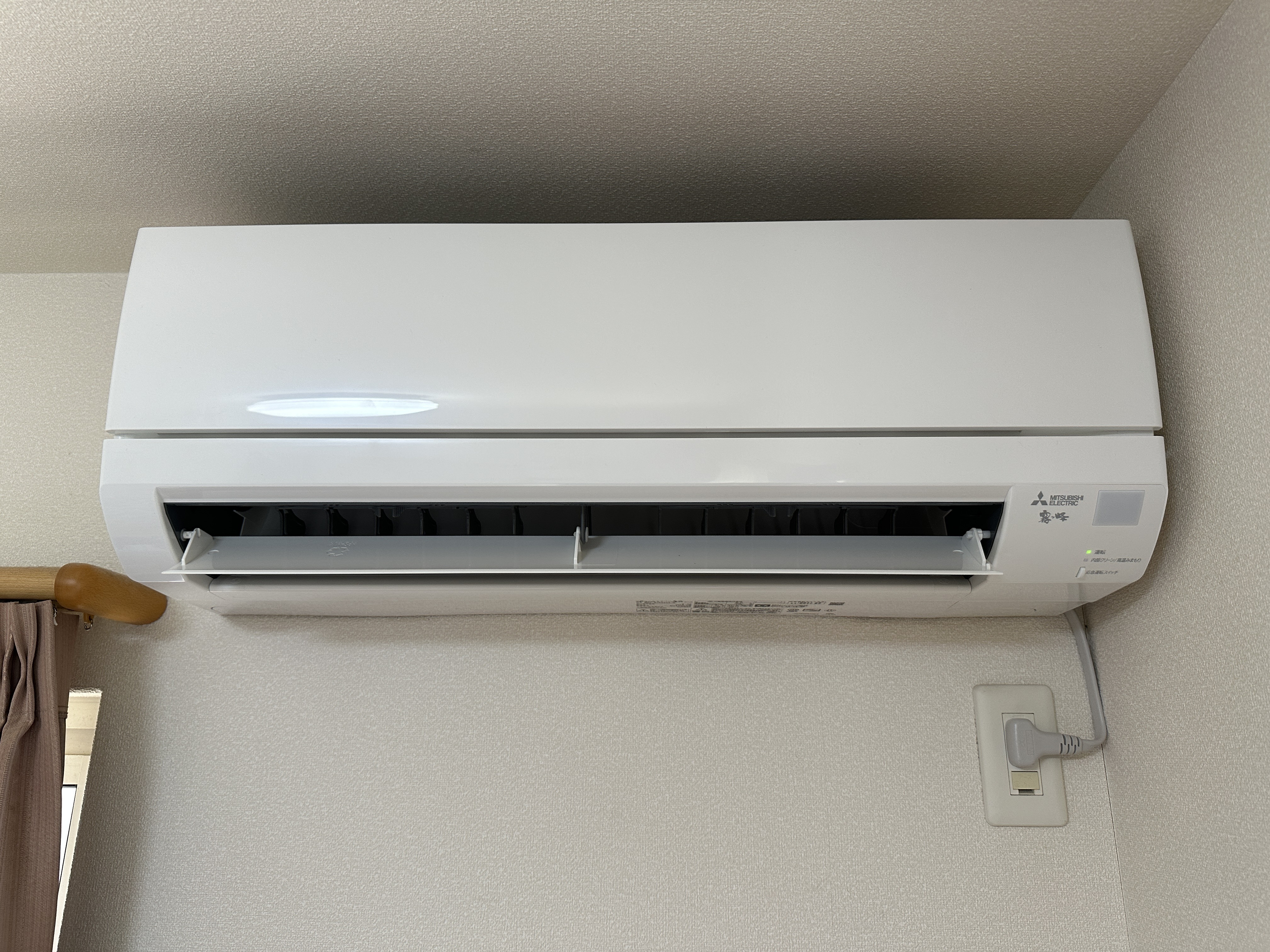 龍ヶ崎市のお客様よりエアコン入れ替え工事のご依頼を頂きました。