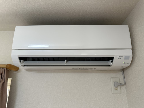 龍ヶ崎市のお客様よりエアコン入れ替え工事のご依頼を頂きました。