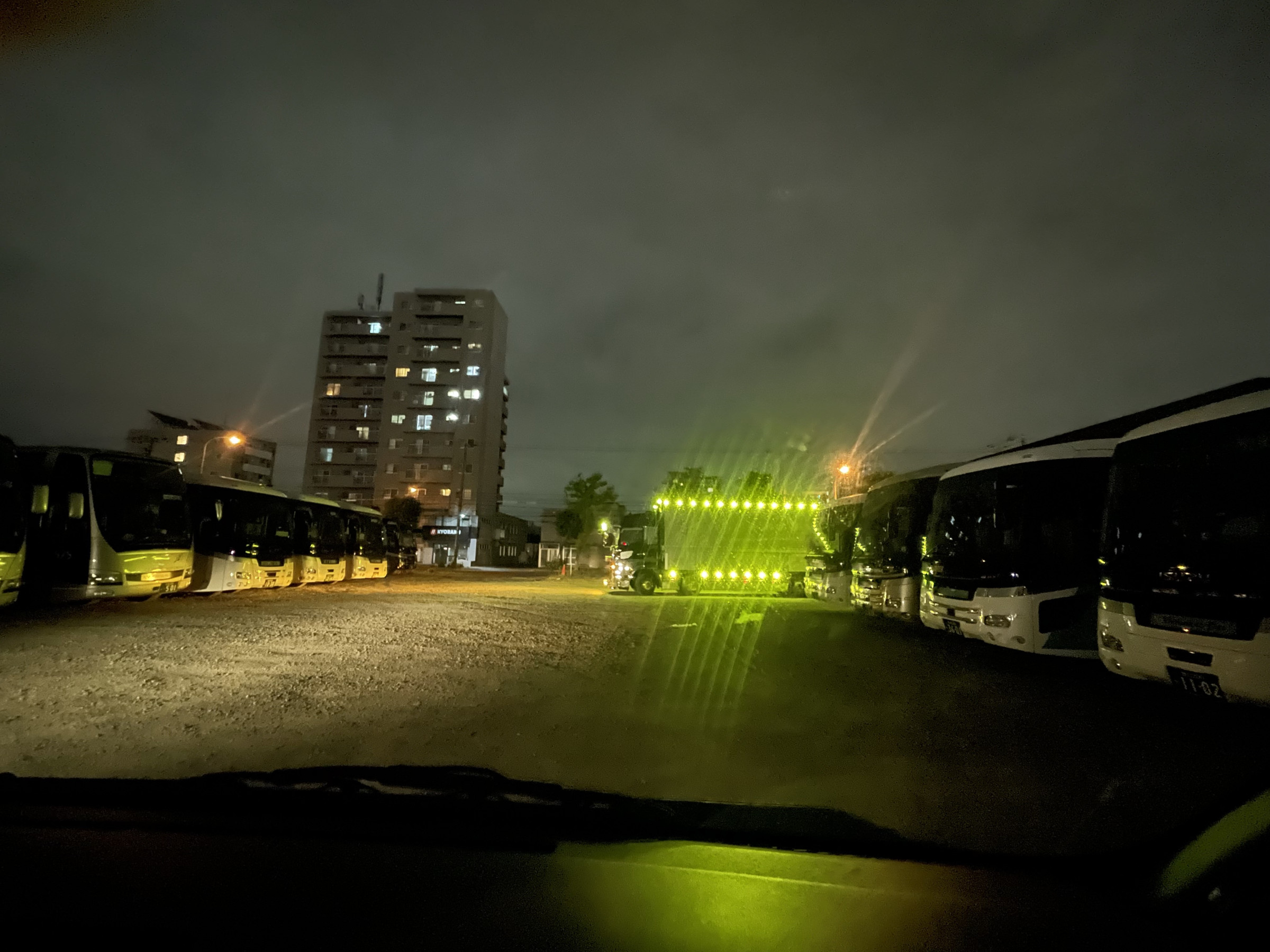 夜間入庫の様子