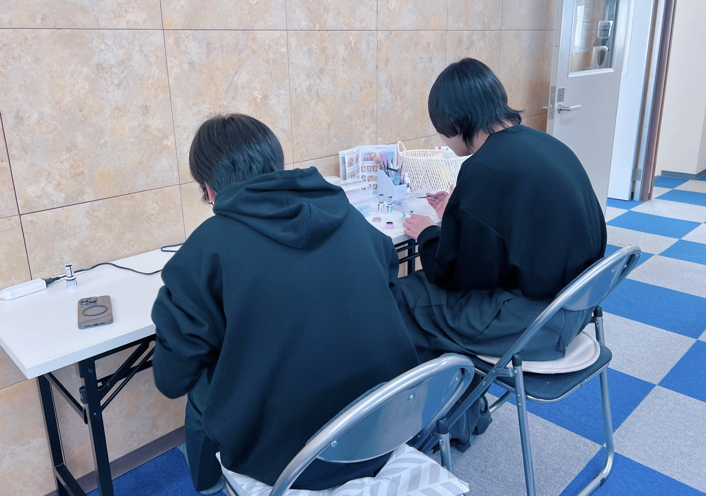 男子もネイルチップ制作💅