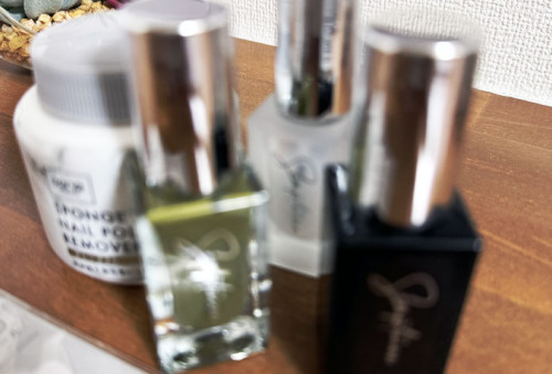 kadoma-beauty salon-nail polish.jpg