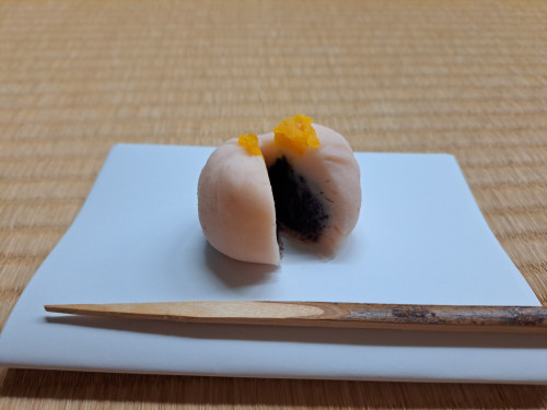 7月・8月　着物、浴衣でのご来店の方は主菓子をサービスさせて頂きます。