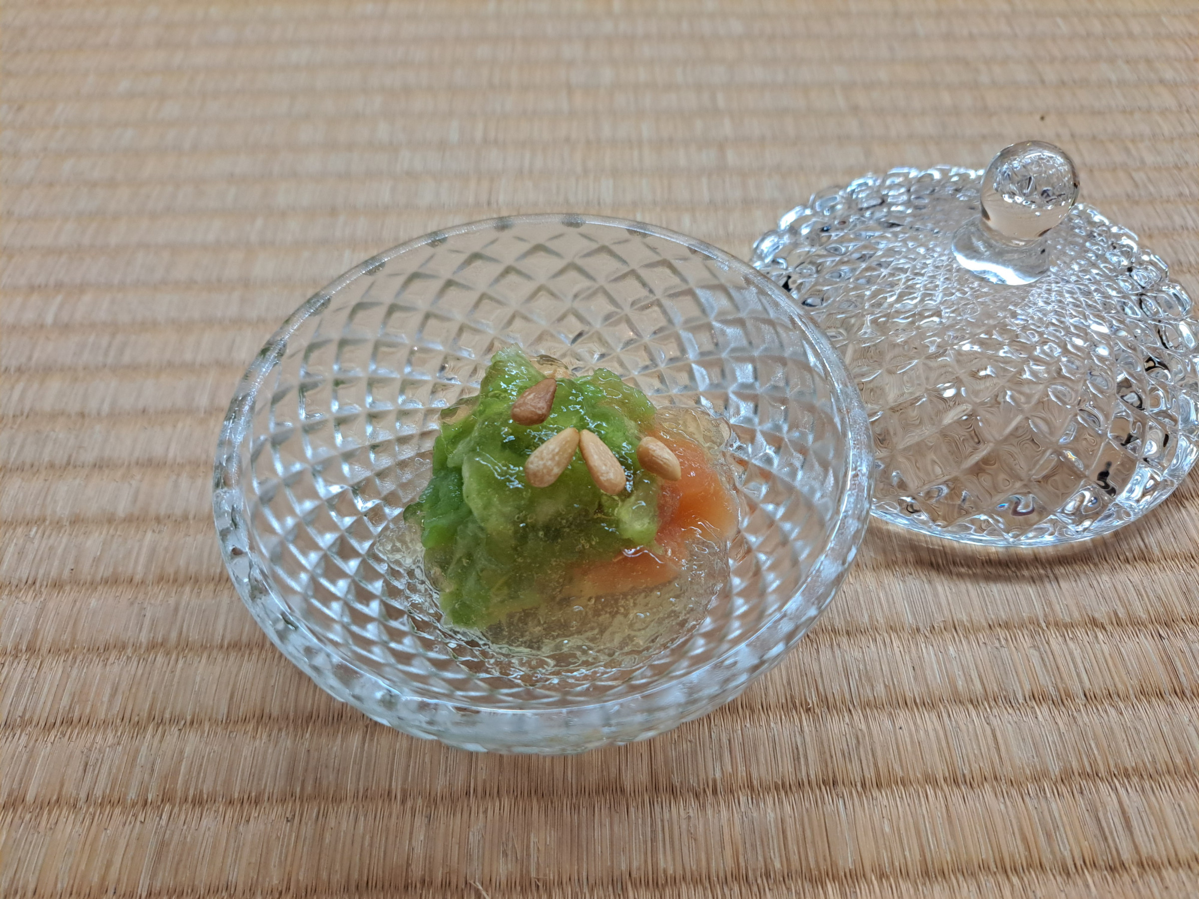 先付　キャベツとレタスの和え物　海老ジュレ