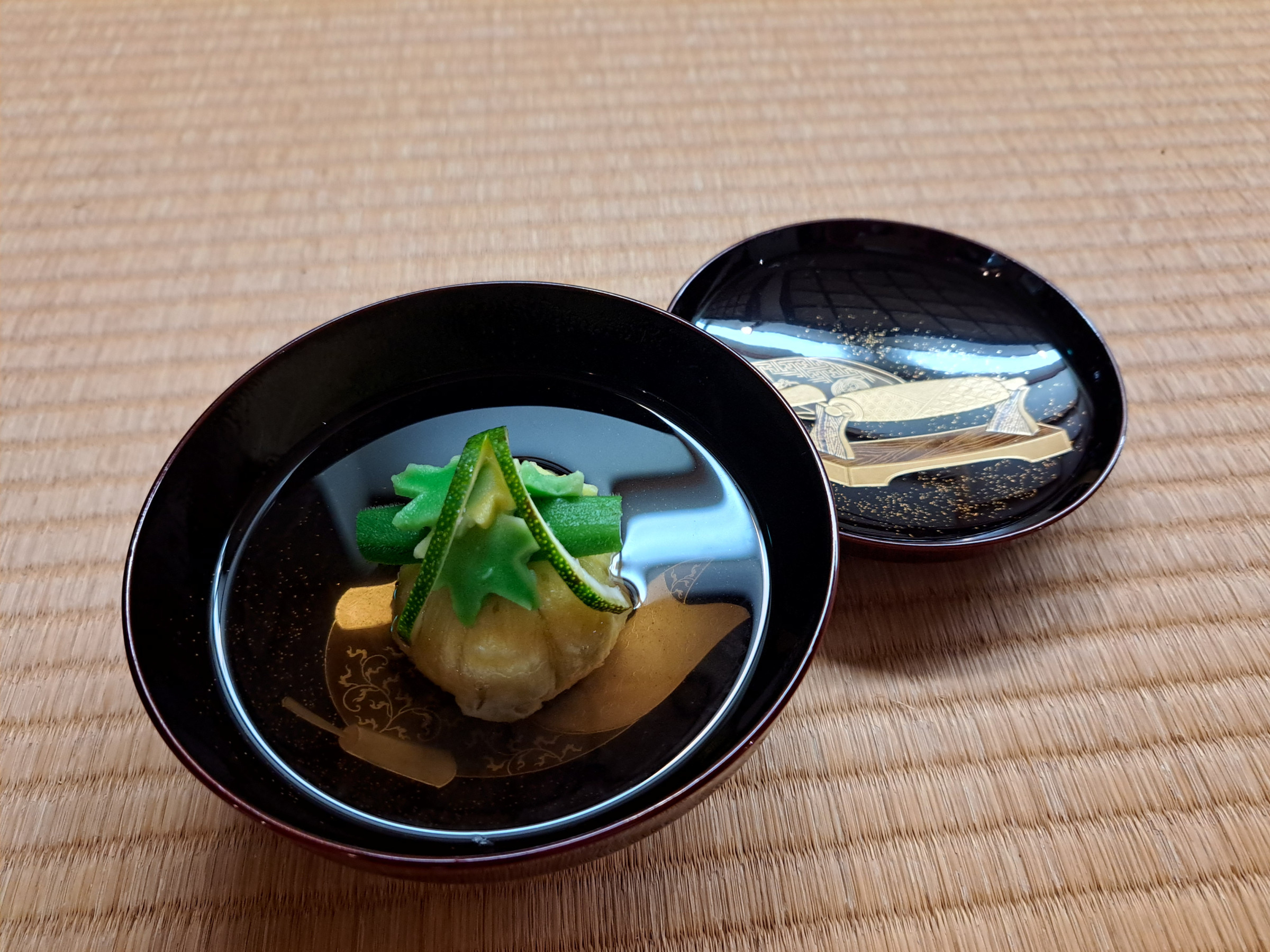 吸物　トウモロコシの上用蒸し、枝豆射込み