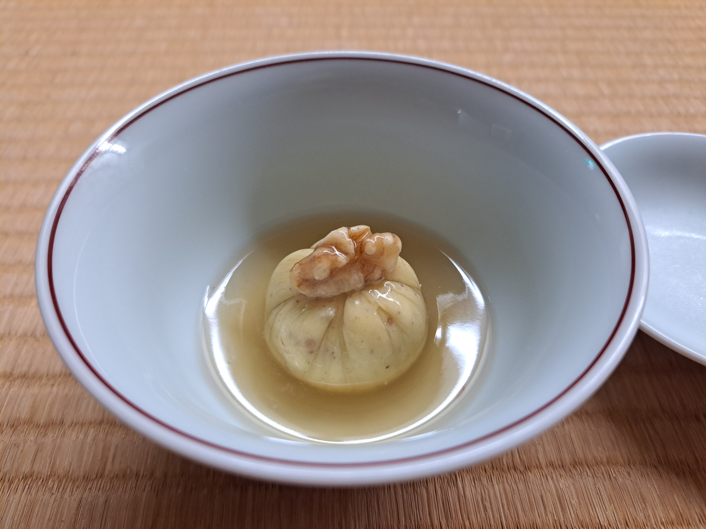 先付　栗蒸し、海老出し、胡桃　　　　　　　　　　