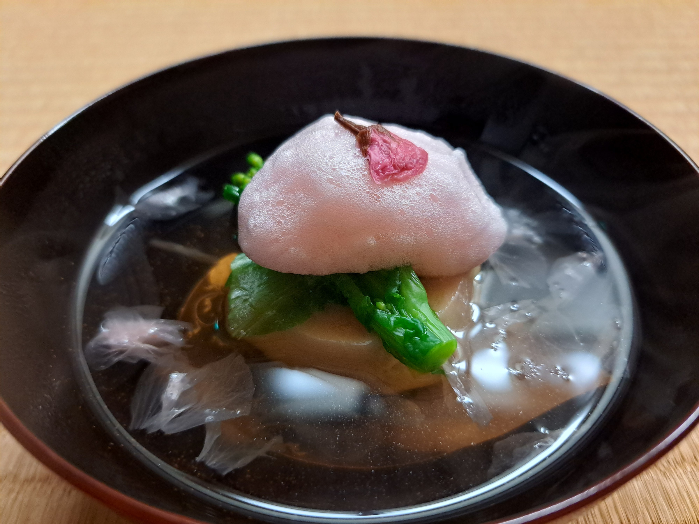 吸物　雲丹豆腐　桜メレンゲ