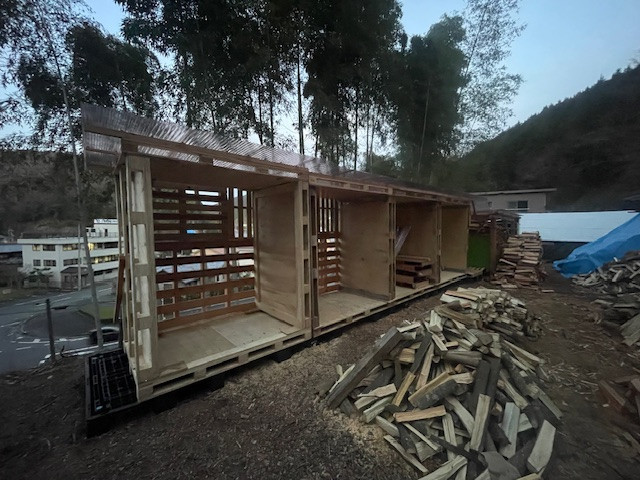 薪加工・乾燥場