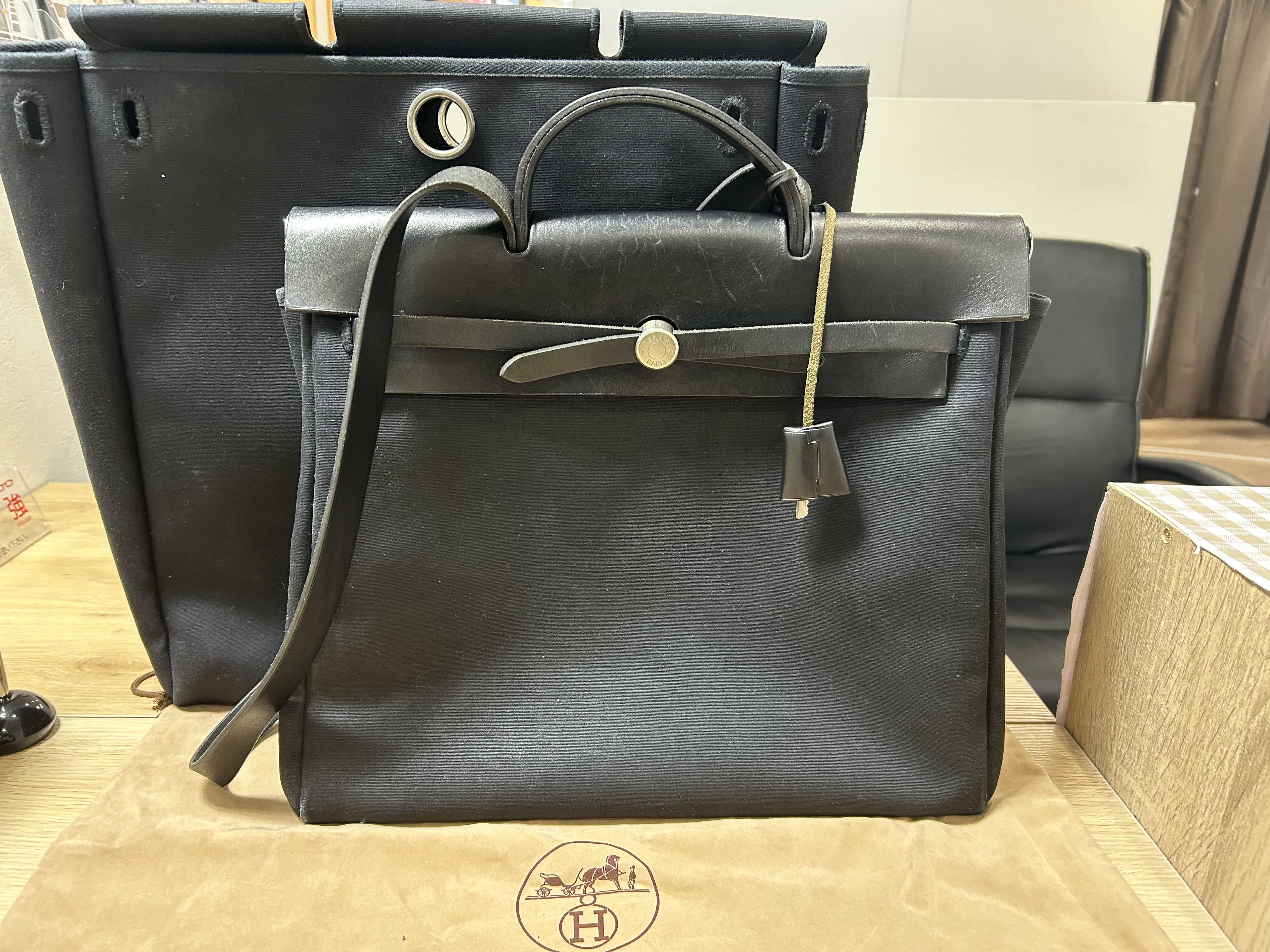 火曜は出張買取・19日は12時～14時と17時～出張買取で不在です