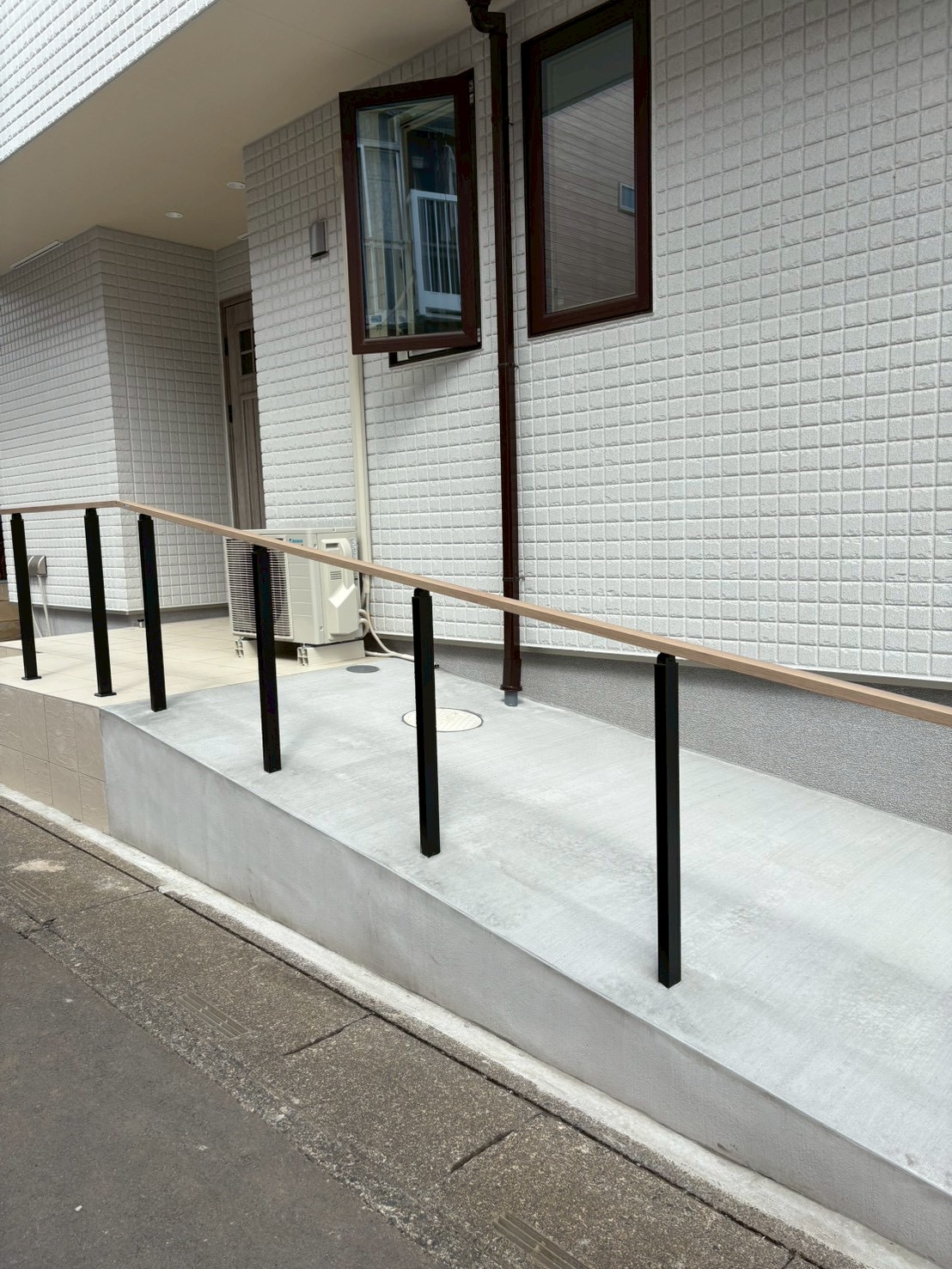 安全で優しい手すり付きスロープ🏠✨