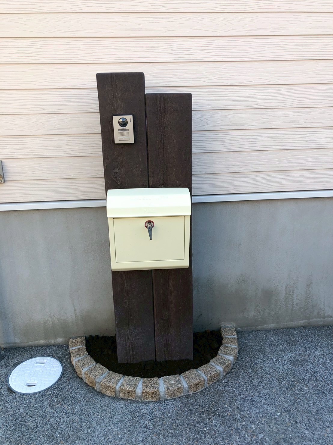 ナチュラルデザインのポスト📮