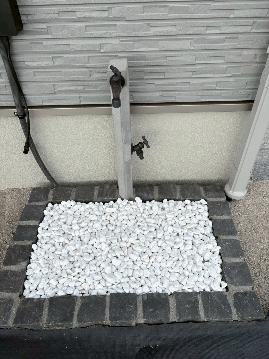 外構のワンポイントは白砂利で決まり✨