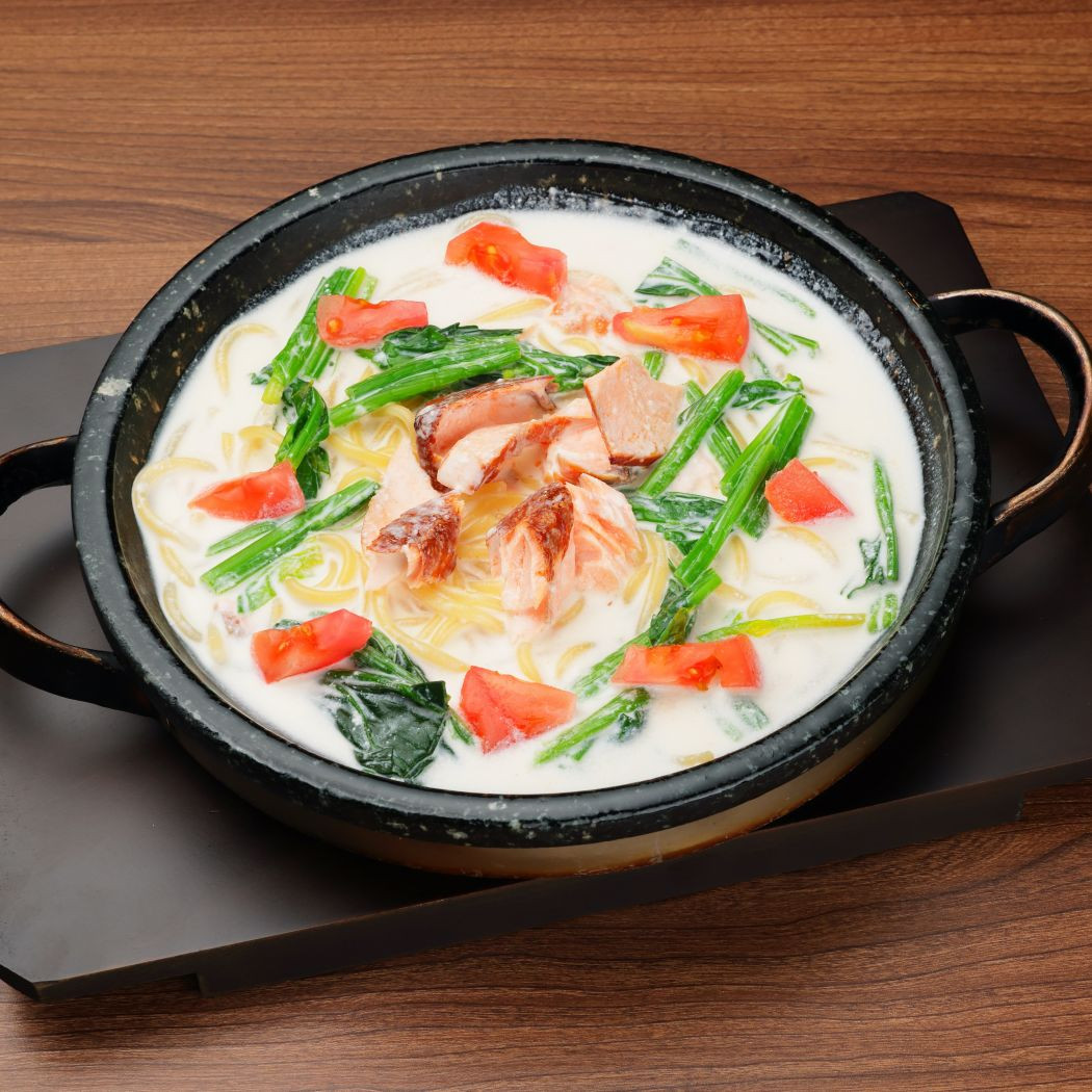 人気ランキング1位 サーモンクリーム 魔法のパスタ伊集院店