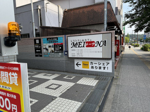 ビルへの入り口