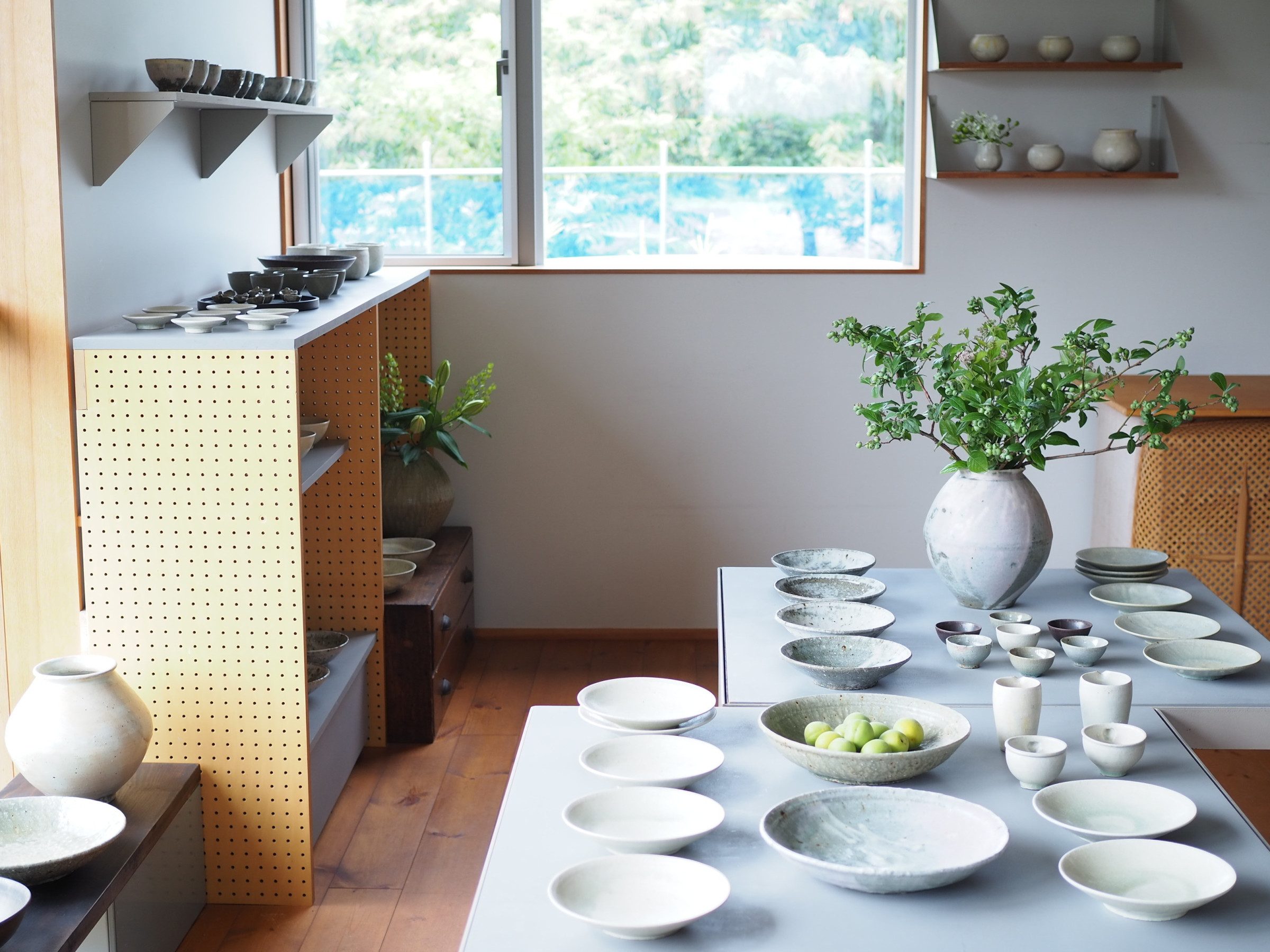 [ 長谷川奈津 陶展 ] の店内