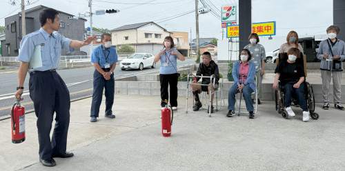 避難・消火訓練の様子1