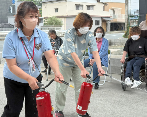 避難・消火訓練の様子6