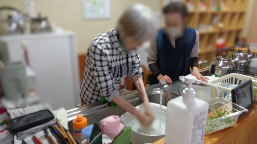 安達 皿洗い ぼかし.JPG