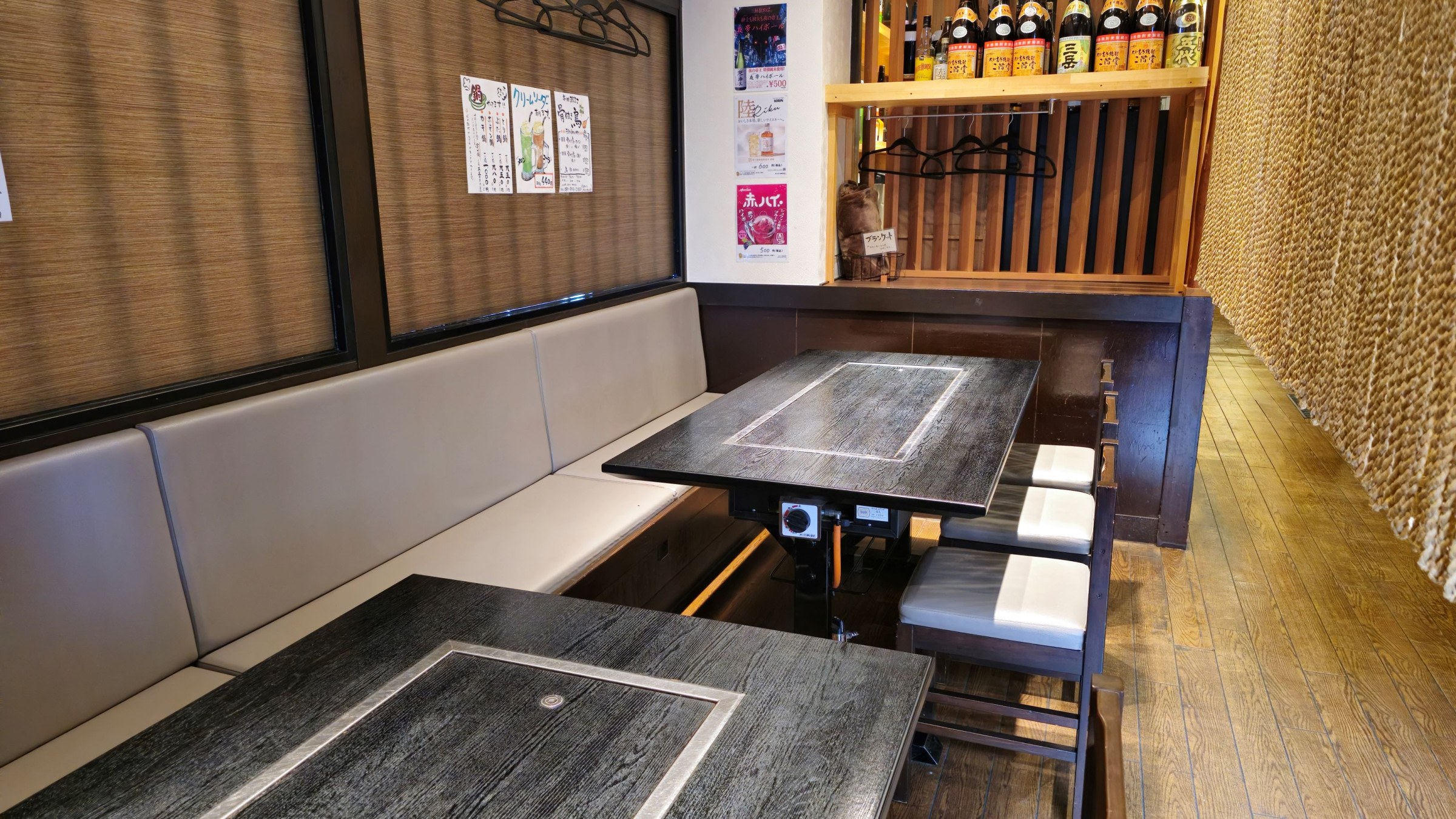 店内テーブル席